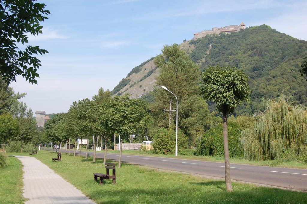 Csukavoelgyi Apartman Visegrád Exteriér fotografie